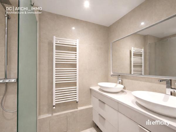 Appartement
         5 pièces
        - 150 m² Bien prestige 1 215 000 € *
