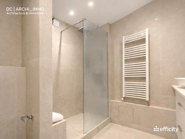 Appartement
         5 pièces
        - 150 m² Bien prestige 1 215 000 € *
