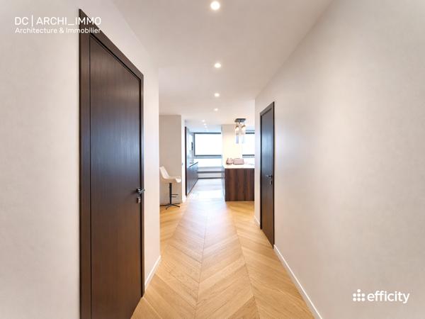 Appartement
         5 pièces
        - 150 m² Bien prestige 1 215 000 € *