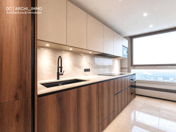 Appartement
         5 pièces
        - 150 m² Bien prestige 1 215 000 € *