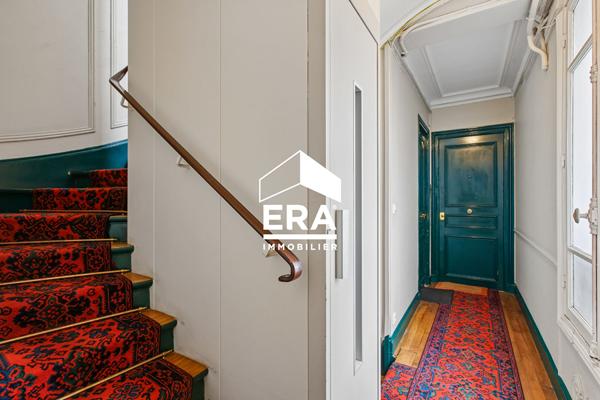 VILLIERS - BLD DES BATIGNOLLES. Studio 22m2 en étage avec ascenseur - PARFAIT ETAT