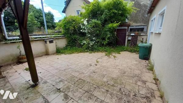 MALICORNE SUR SARTHE : MAISON avec garage et sur terrain 207 m²