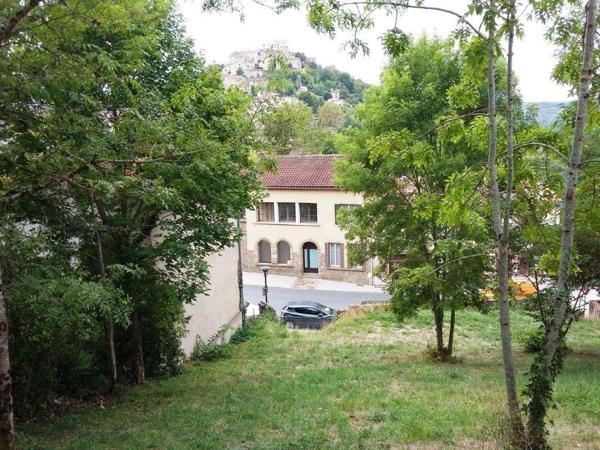 Parcelle de terrain avec vue imprenable sur le village perché