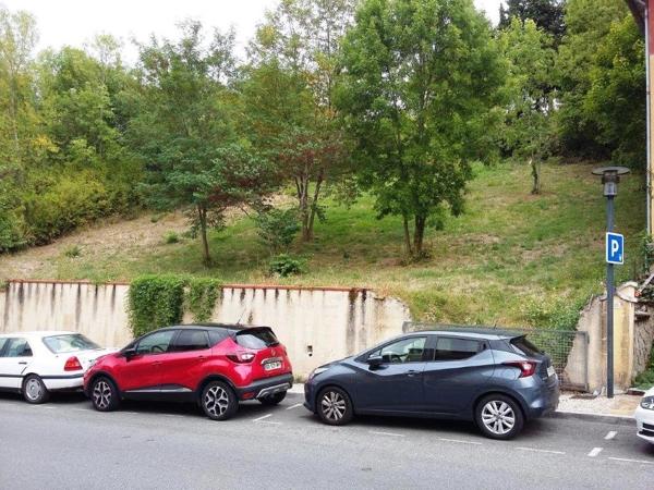 Parcelle de terrain avec vue imprenable sur le village perché