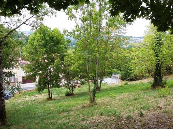 Parcelle de terrain avec vue imprenable sur le village perché