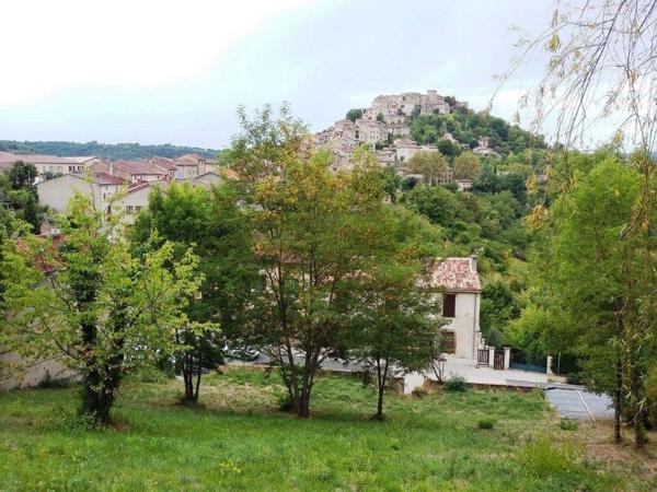 Parcelle de terrain avec vue imprenable sur le village perché