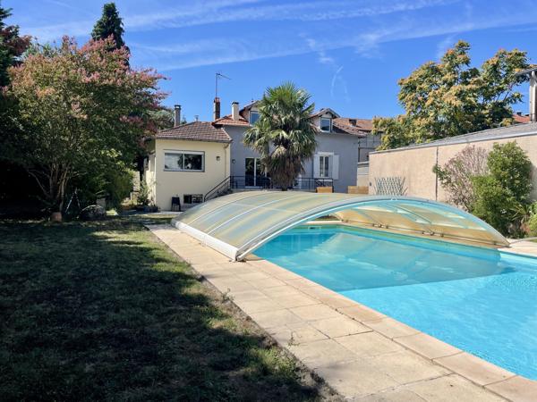 Maison 8 pièces - 298 m²