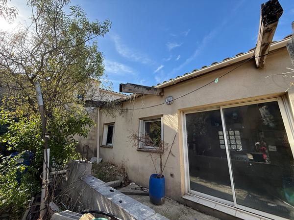 Mèze, petite maison avec jardin et parking
