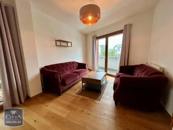 Appartement à louer 2 pièces 45.96m² Tours (37200)
