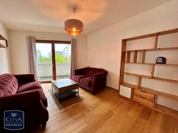 Appartement à louer 2 pièces 45.96m² Tours (37200)