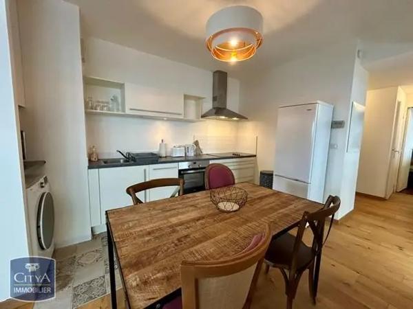 Appartement à louer 2 pièces 45.96m² Tours (37200)