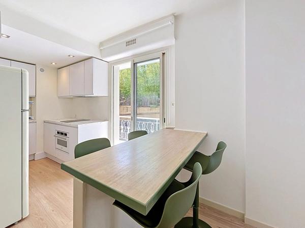 Vente                                                      Appartement
                        
                     1 pièces                      30 m2                     à Le Cannet