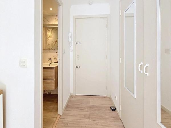 Vente                                                      Appartement
                        
                     1 pièces                      30 m2                     à Le Cannet