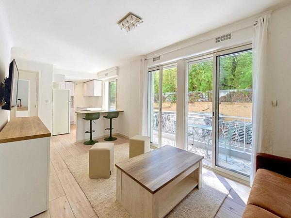 Vente                                                      Appartement
                        
                     1 pièces                      30 m2                     à Le Cannet
