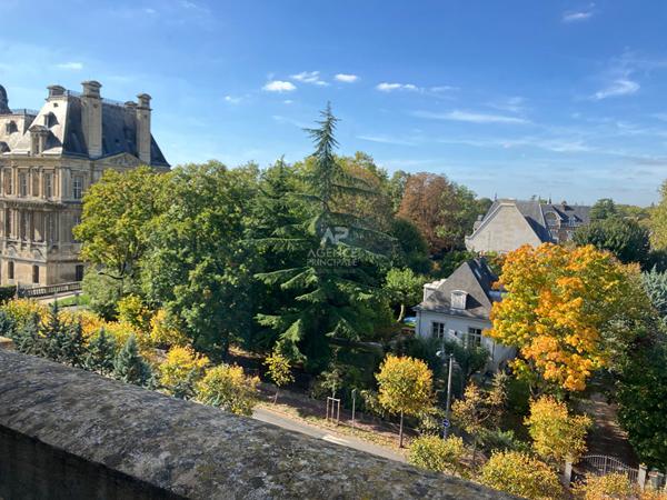 Appartement 5 pièce(s) 91 m2 €920 000 ** - Référence 13193