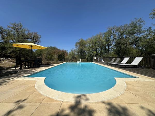 Secteur Causses du Quercy: charmante maison en pierre avec piscine et 2 granges