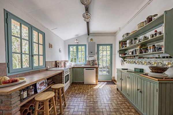 Secteur Causses du Quercy: charmante maison en pierre avec piscine et 2 granges