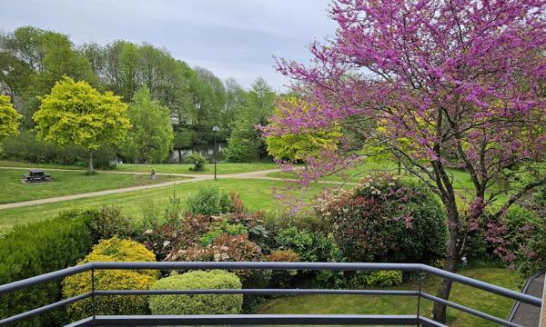 Maison au calme proche bourg, double garage.