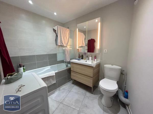 Appartement à louer 2 pièces 56m² Clermont-Ferrand (63100)