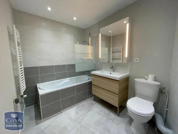 Appartement à louer 2 pièces 56m² Clermont-Ferrand (63100)