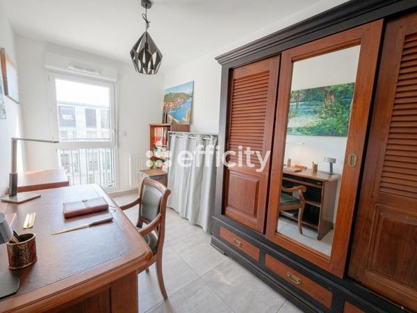 Appartement
         4 pièces
        - 88 m² 380 000 € *