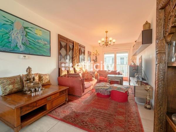 Appartement
         4 pièces
        - 88 m² 380 000 € *