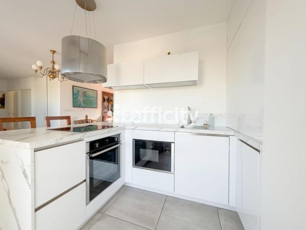 Appartement
         4 pièces
        - 88 m² 380 000 € *