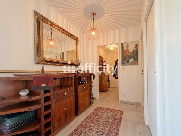 Appartement
         4 pièces
        - 88 m² 380 000 € *