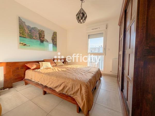 Appartement
         4 pièces
        - 88 m² 380 000 € *