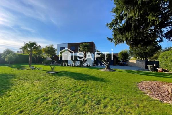 Contemporaine singulière dans un cadre exclusif