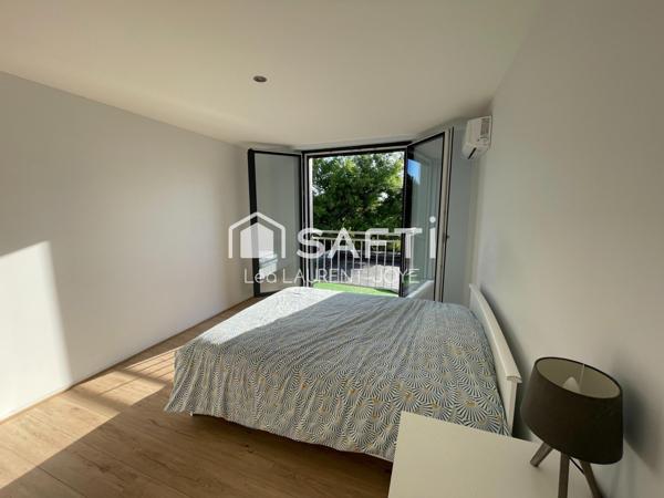 Contemporaine singulière dans un cadre exclusif