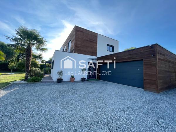 Contemporaine singulière dans un cadre exclusif