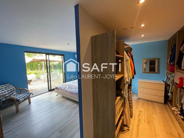 Contemporaine singulière dans un cadre exclusif