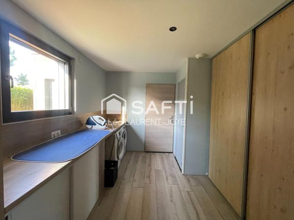 Contemporaine singulière dans un cadre exclusif