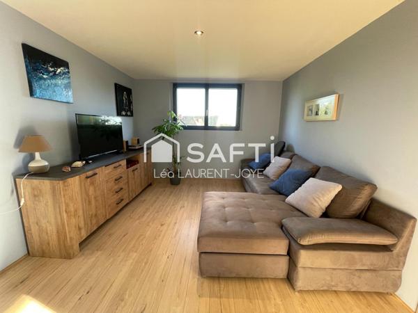 Contemporaine singulière dans un cadre exclusif