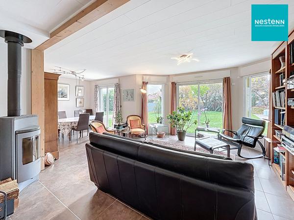 Maison Montbrison 6 pièce(s) 150 m² - terrain clôturé et arboré - piscine