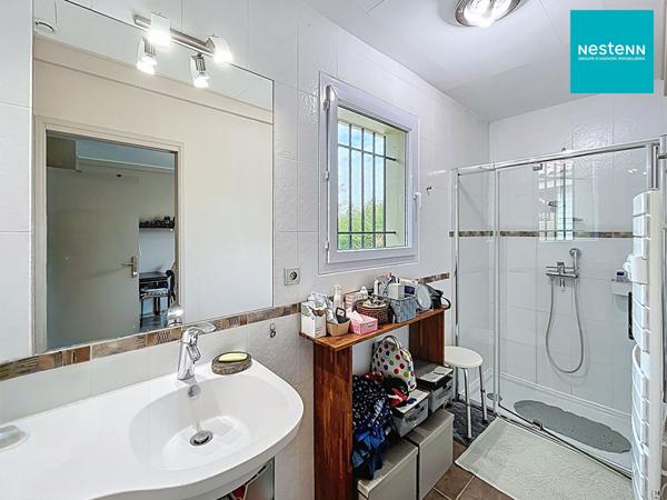 Maison Montbrison 6 pièce(s) 150 m² - terrain clôturé et arboré - piscine