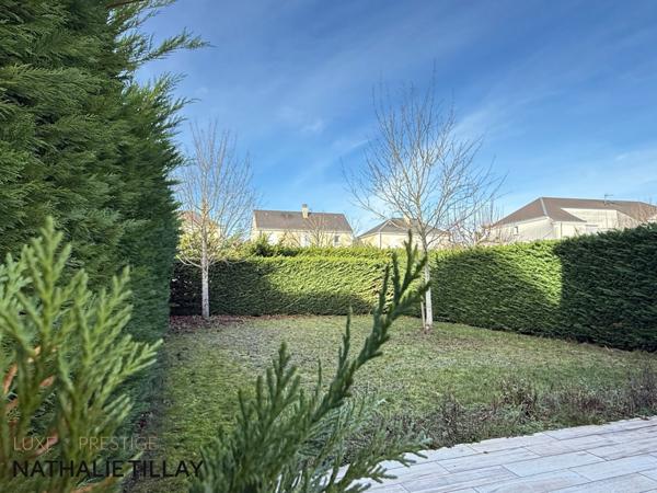 Maison a vendre, Orléans Dauphine, rénovée, 4 pieces, jardin, garage et stationnements.