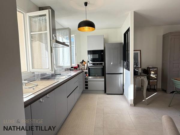 Maison a vendre, Orléans Dauphine, rénovée, 4 pieces, jardin, garage et stationnements.