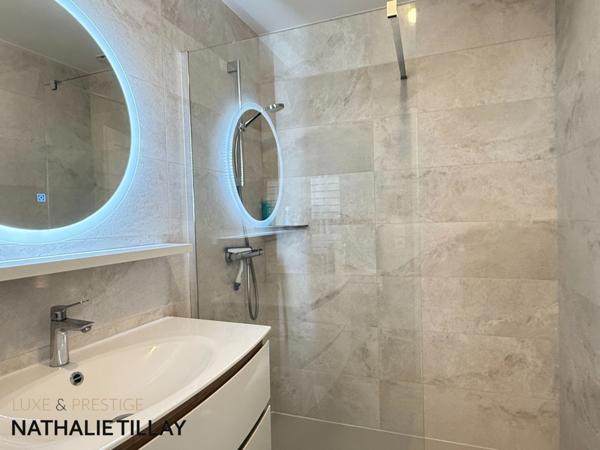 Maison a vendre, Orléans Dauphine, rénovée, 4 pieces, jardin, garage et stationnements.