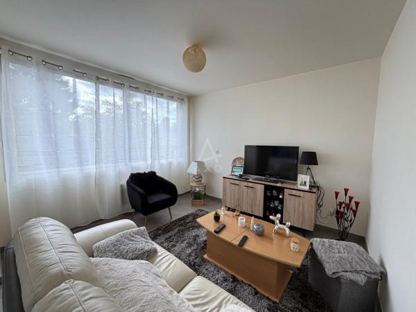 Ensemble de 5 Appartements centre ville de Montaigu