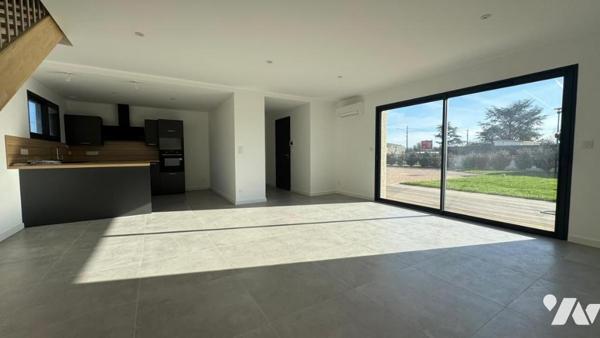 PINS-JUSTARET – FRAIS DE NOTAIRE INCLUS – Villa T5 113 m² + Double garage – Terrain 543 m²