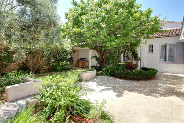 Maison 3 suites à vendre à La Couarde-sur-Mer – jardin et garage