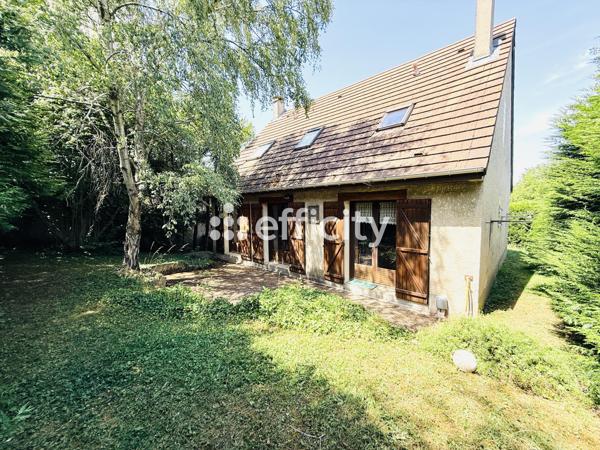 Maison
         5 pièces
        - 150 m² Exclusivité 750 000 € *
