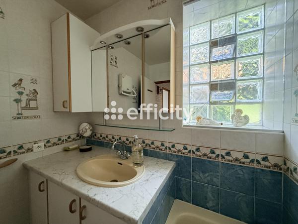Maison
         5 pièces
        - 150 m² Exclusivité 750 000 € *