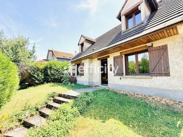 Maison
         5 pièces
        - 150 m² Exclusivité 750 000 € *