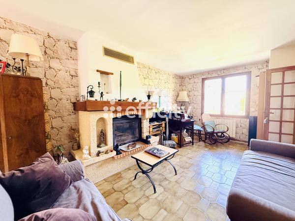 Maison
         5 pièces
        - 150 m² Exclusivité 750 000 € *