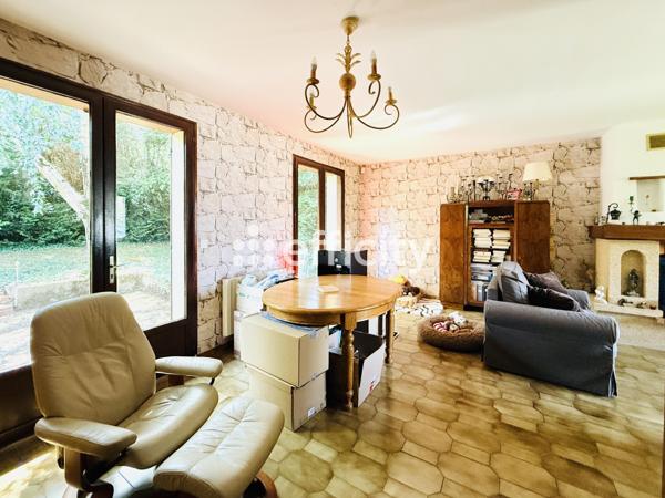 Maison
         5 pièces
        - 150 m² Exclusivité 750 000 € *