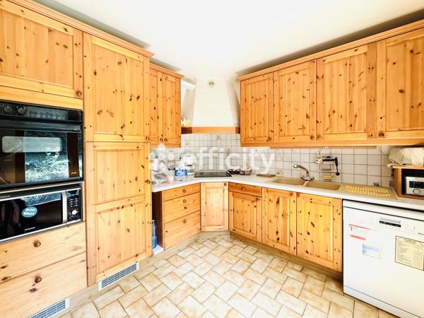 Maison
         5 pièces
        - 150 m² Exclusivité 750 000 € *