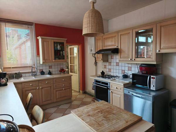 Proche centre et gare, cachet de l'ancien et jolis volumes!